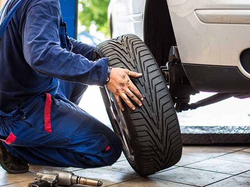 Lastik Patlamasıyla Karşılaştığınızda Ne Yapmalısınız?
